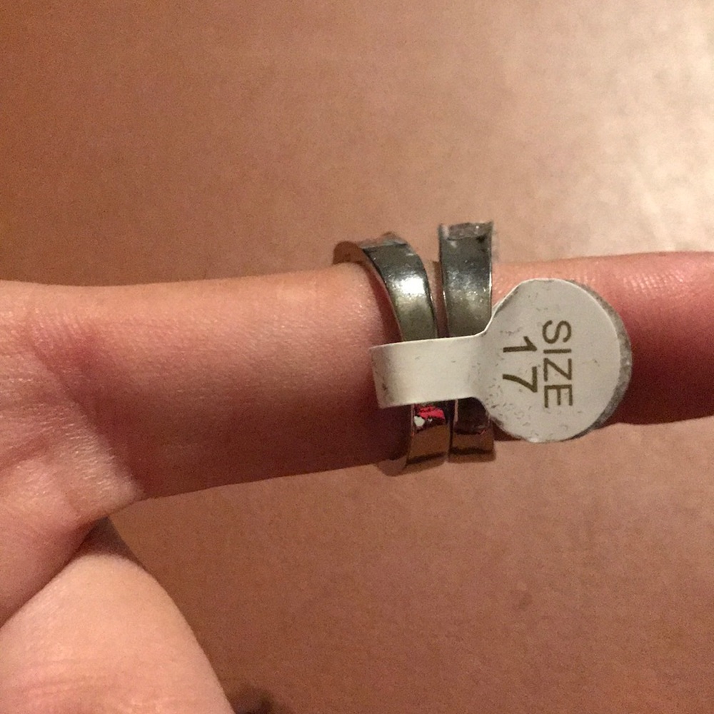 Gorgeous silver ring! - Picture 2 of 4